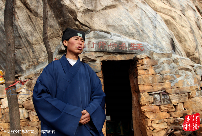 在這個山洞住多久，他沒有時間表，他說要看自己的內心，修行夠了就離開，如果需要繼續(xù)修行，就從這里“安老病死