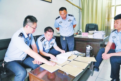 男子身負(fù)命案躲藏15年 靠拾廢品、打零工生活