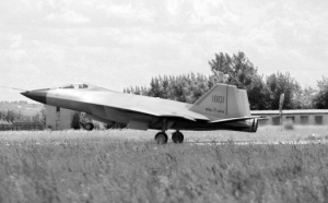 網(wǎng)絡流傳的中國殲18紅鷹隱形戰(zhàn)機試飛圖