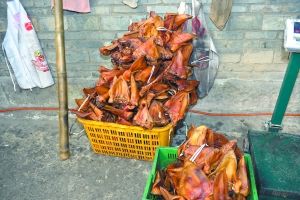 警方現(xiàn)場查獲的Y臘肉。