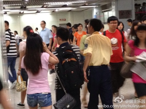 7月22日早上，上海地鐵6號線浦電路站，一男一女發(fā)生激烈口角，女子“指證”男子系“色狼”。