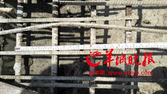 黃建清提供的E出入口鋼筋間距，顯示為15厘米