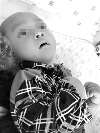 9月10日，陳揚躺在醫(yī)院的病床上，他的眼睛仍然沒有聚焦感。新京報記者 朱柳笛 攝