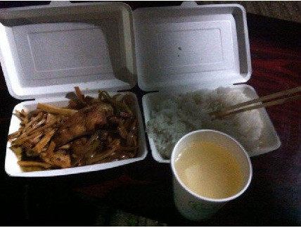 黃山景區(qū)禁售泡面只賣(mài)45元盒飯 稱(chēng)怕破壞環(huán)境