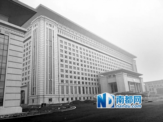 圖片顯示，湖南攸縣新建的發(fā)展中心樓群氣派，廣場龐大。 圖片來源：天涯論壇