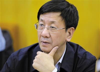 昨日，最高檢檢察長(zhǎng)曹建明在遼寧團(tuán)參加“兩高”報(bào)告分組審議。記者 陳杰 攝