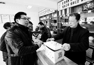 4月2日，福建省古田縣紀(jì)委、監(jiān)察局成立清明節(jié)專項(xiàng)督查組，對(duì)違反“八項(xiàng)規(guī)定”行為進(jìn)行監(jiān)督檢查。新華社發(fā)