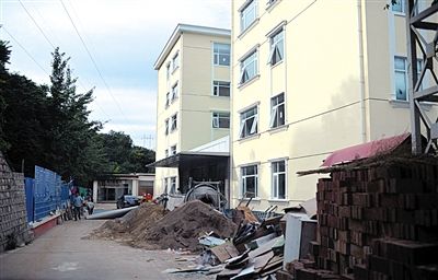 　該山莊目前正在建四星級(jí)賓館。新京報(bào)記者 吳江 攝