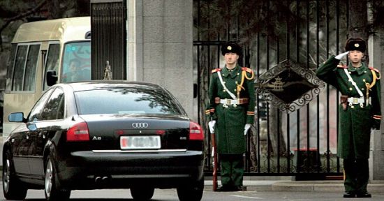 　公車改革的經(jīng)濟(jì)賬 編輯制圖:《中國經(jīng)濟(jì)周刊》采制中心