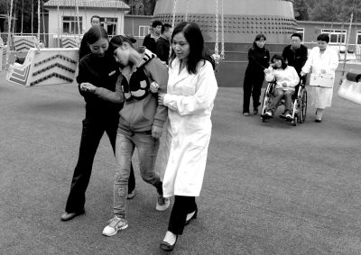 朝陽公園開展大型游樂設施應急演練。