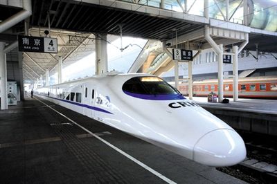 　白皮車 動車，高鐵基本全白色