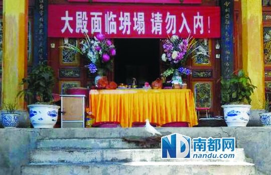 　照光寺在致歉微博中稱，該寺位于蒼山之上，年久失修，且沒有防火通道。