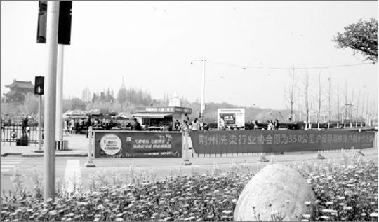 荊州民間組織的倡議活動吸引許多市民關(guān)注。