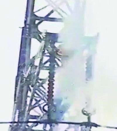 不幸觸電著火。