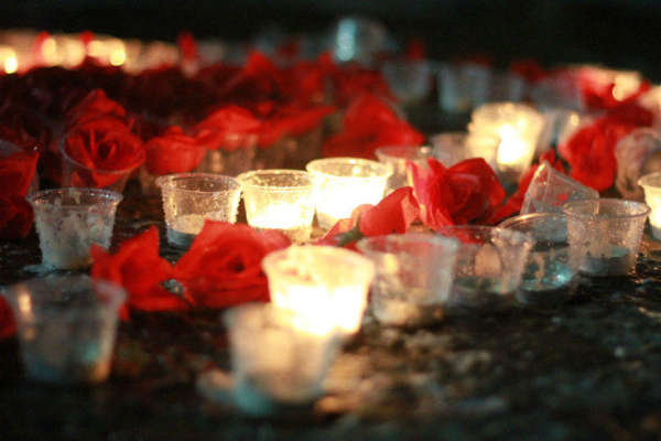 上海財經(jīng)大學蠟燭表白后被潑水現(xiàn)場