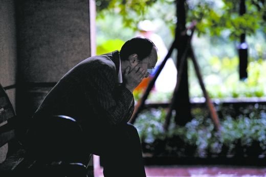 丹丹不能和爸爸進(jìn)行很好的溝通，爸爸傷透了腦筋。