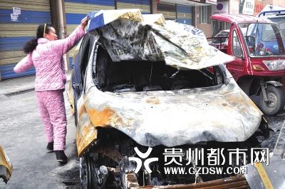 才跑8000公里的車被燒得不成樣子。