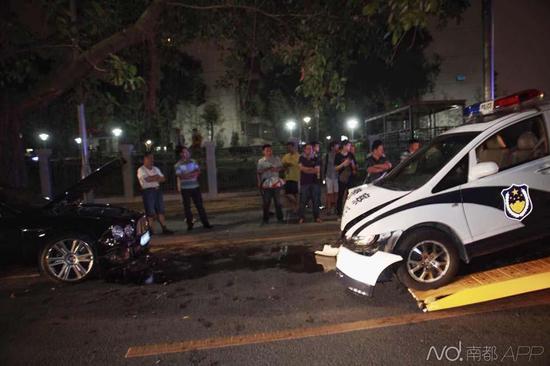 當(dāng)時(shí)賓利司機(jī)去筆架山爬山，車停在路邊，剛回來便發(fā)現(xiàn)車輛發(fā)生了事故。