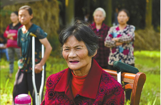 七旬老人狀告四子女，要求他們常回家看看