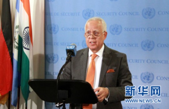 12月12日，在美國紐約聯(lián)合國總部，安理會本月輪值主席、摩洛哥常駐聯(lián)合國代表盧利什基向媒體宣讀聲明。聯(lián)合國安理會12日發(fā)表媒體聲明，對朝鮮發(fā)射衛(wèi)星的行為表示譴責(zé)。 新華社記者林瓊攝