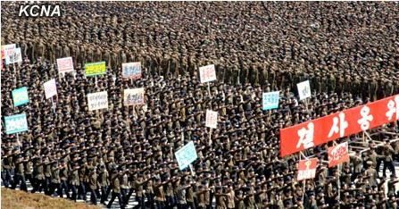 大會結束后，與會群眾舉行示威游行。