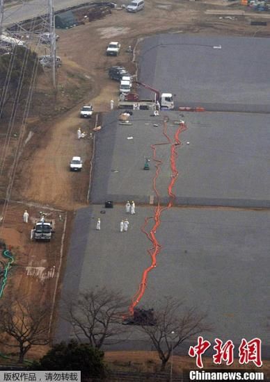 東京電力公司福島第一核電站一儲水池4月5日發(fā)生污水泄漏事故，維修人員自4月6日起，開始使用5臺水泵進行污水轉移作業(yè)，目前已成功轉移13000噸污水，但是仍有47噸發(fā)生了泄露。事故發(fā)生3天以來，泄漏污水總量約167噸。