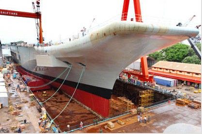 資料圖：印度首艘國(guó)產(chǎn)航母“維克蘭特”號(hào)。