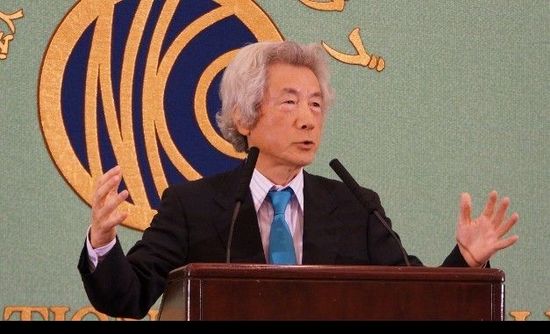 日本前首相小泉純一郎11月12日發(fā)表演說，支持安倍晉三對中國強硬，并鼓動其參拜靖國神社。