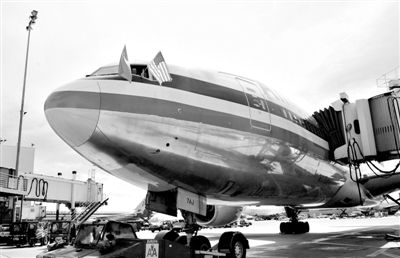 2011年4月5日，美國航空公司為洛杉磯至上海首條直飛航線的開通舉行剪彩儀式。目前，美國航空、美國聯(lián)合航空和達美航空已經(jīng)向中國提交了飛行計劃。