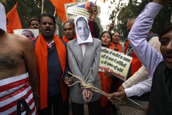 印度新德里民眾憤而示威抗議。