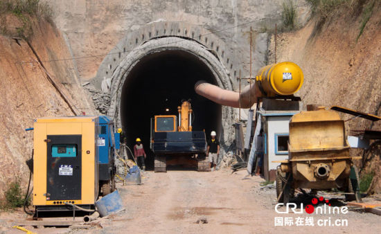 斯里蘭卡南部鐵路項目隧道施工現(xiàn)場。(攝影：孫洋)