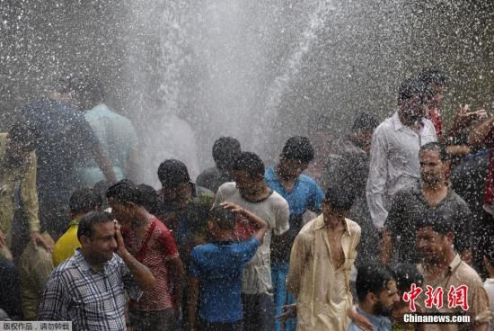 巴基斯坦經(jīng)熱浪折磨一周 已致1233人死亡