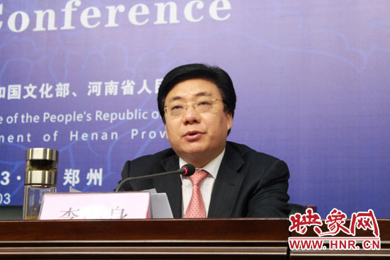 洛陽(yáng)市市長(zhǎng)李柳身發(fā)表熱情洋溢的旅游推介詞。