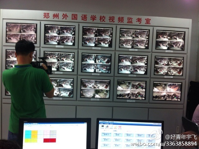 在鄭州外國(guó)語中學(xué)監(jiān)控室，映象網(wǎng)記者看到，各考點(diǎn)秩序井然。