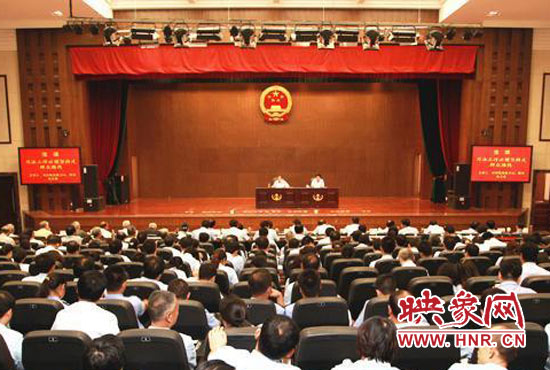 9月3日上午，河南省高級(jí)人民法院召開機(jī)關(guān)全體黨員干部大會(huì)
