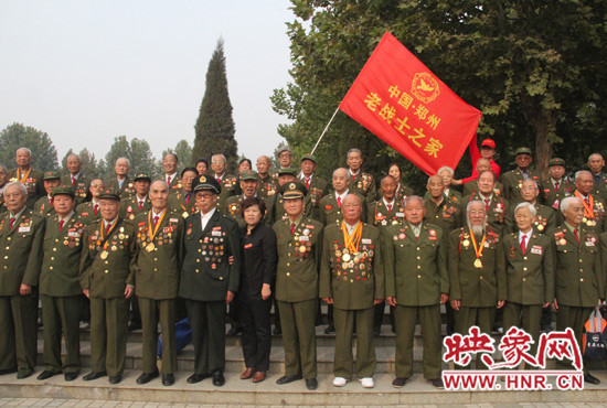 參加活動的退休老戰(zhàn)士方陣