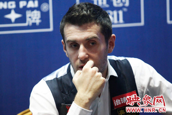 塞爾比在結(jié)束采訪時，情緒很低落