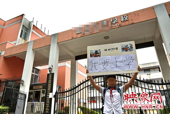 小聶對自己的母校感情很復(fù)雜。