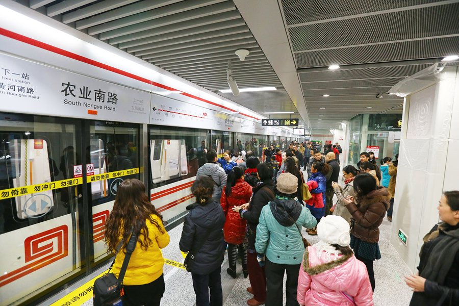 乘坐地鐵出行如今已成為市民青睞的方式