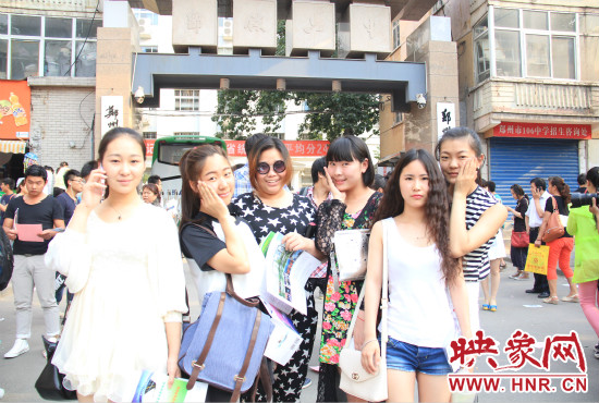 畢業(yè)和同學(xué)一起去旅行是不少考生的選擇。