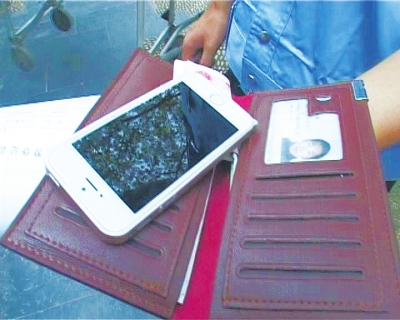 錢包里裝了5000來塊錢，懷里揣著最新的蘋果5S“土豪金”手機(jī)