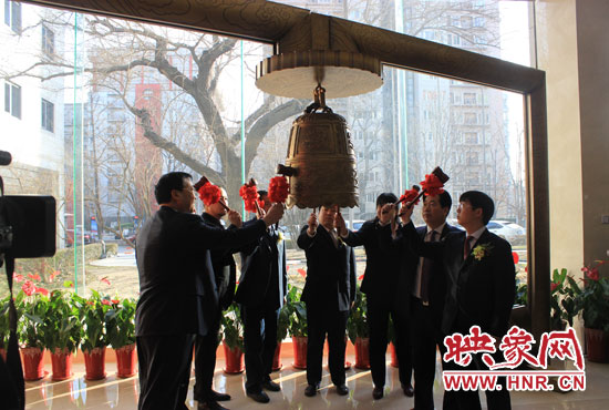 1月7日，在全國股份轉讓系統(tǒng)（即新三板），伴隨著開市寶鐘的敲響，山水園林股份有限公司正式登陸新三板。