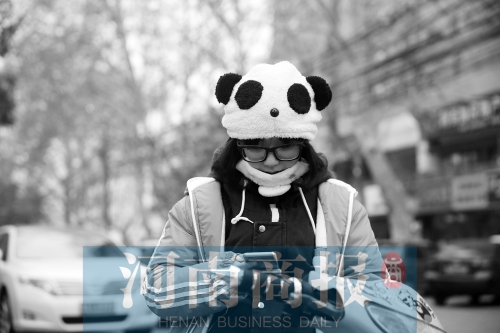 氣溫降了下來，不少人出行都裝備整齊