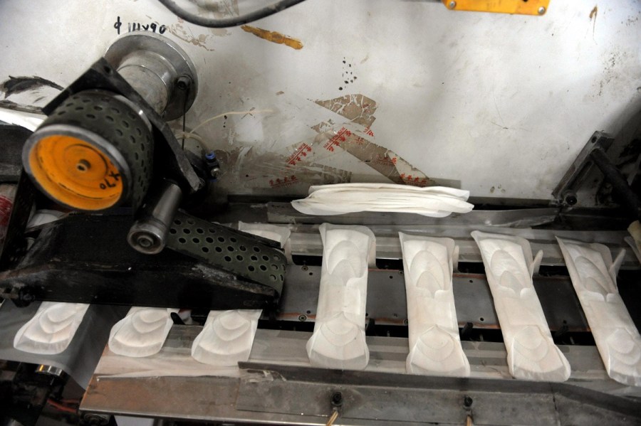 窩點(diǎn)制售山寨衛(wèi)生巾