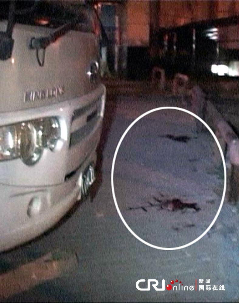 南京一女子當街產(chǎn)嬰 隨后棄子離開