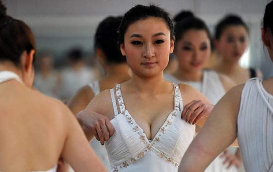 藝考面面觀之辛酸史 18歲女生騙外婆萬(wàn)元抽脂