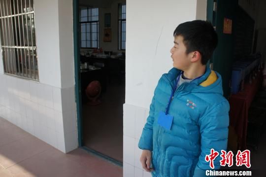 對于幾年如一日照顧他的同學(xué)余興泉，14歲的左臣心里充滿了感激。 李俊杰 攝