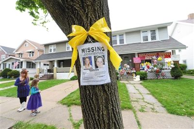 7日，當(dāng)?shù)貙ふ胰⒌膯⑹逻€在原處。