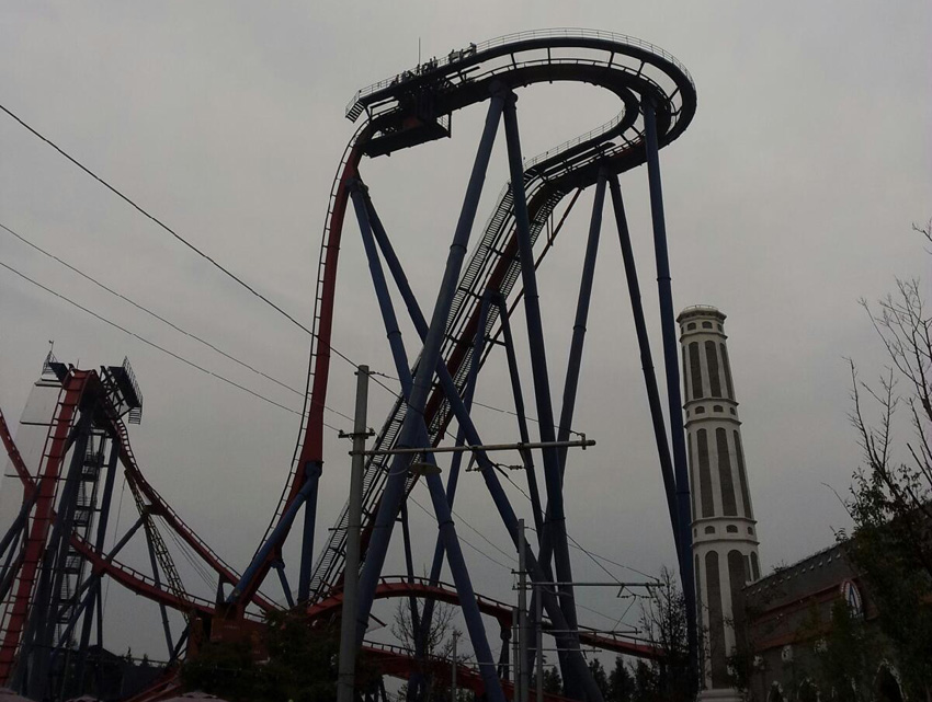 上海過(guò)山車(chē)卡在半空