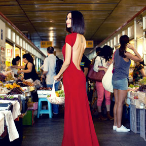 張歆藝大展腰部曲線